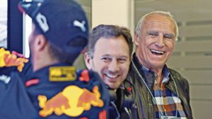 Dietrich Mateschitz (rechts) stattet seinem Formel-1-Team Red Bull einen Termin ab.Foto:Getty Foto:  