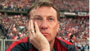 Cottbus-Trainer Eduard Geyer nach dem verlorenen Pokalfinale 1997 gegen den VfB Stuttgart. Foto: dpa