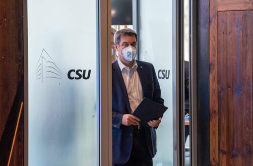 Markus Söder gibt vor der Vorstandssitzung der CSU eine Erklärung ab. Foto: AFP/Peter Kneffel