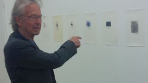 Peter Handke vor der Eröffnung der Schau seiner Zeichnungen in Berlin Foto: Galerie Klaus-Gerrit Friese