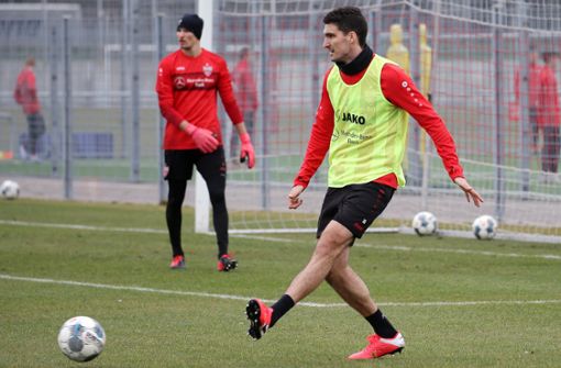 Innenverteidiger Marcin Kaminski hat am Dienstagvormittag wieder im Mannschaftstraining mittrainiert und könnte bereits am Samstag eine Option für den VfB-Coach Pellegrino Matarrazzo sein. Foto: Baumann