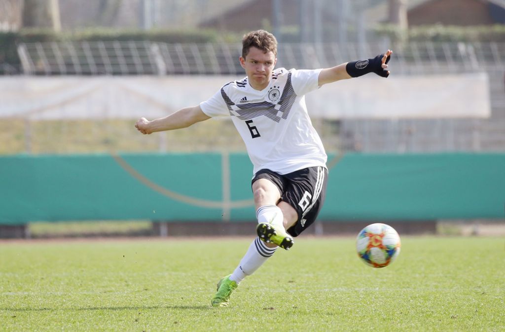 Frisch in der Reihe der Medaillen-Träger des VfB Stuttgart ist Jordan Meyer für seine Leistungen in der U17. Seit der U13 trägt er bereits das Trikot des VfB.