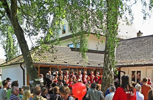 Musik, Politik und im besten Fall gutes Wetter: Auf diese Mischung setzt die traditionelle Maifeier im Clara-Zetkin-Haus. Foto: Ulrich Stolte
