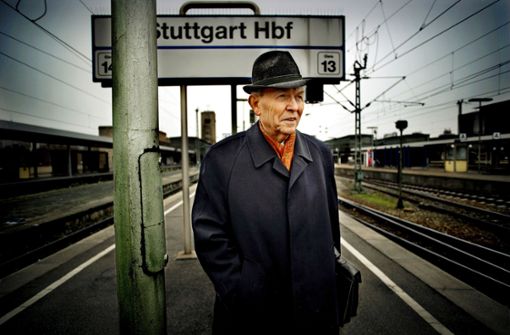 Gerhard Heimerl im Jahr 2007 am Hauptbahnhof. Der Verkehrswissenschaftler, der Stuttgart 21 ersann, ist nun im Alter von 87 Jahren gestorben. Foto: /Heinz Heiss