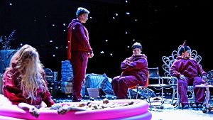 Ein Bällebad wird zur Todesfalle: Szene aus der Inszenierung von „Seymour“ an der Staatstheater-Spielstätte Nord Foto: Staatstheater Stuttgart