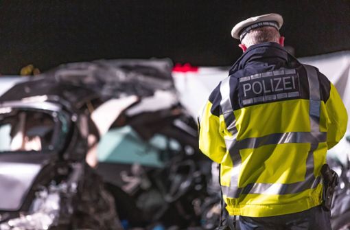 Die Ursache für den tödlichen Unfall auf der B 10 bei Vaihingen/Enz ist noch unklar. Foto: 7aktuell.de/ MG