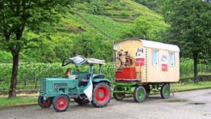 Mit einem einachsigen „Wohnwagen“ hinter seinem Hanomag ist Wilfried Froberg in Gruibingen losgefahren, mit einem zweiachsigen kehrte er zwei Monate später zurück. Foto: privat