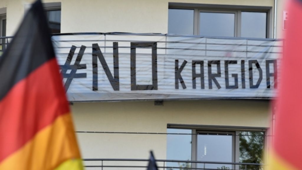 Pegida-Demo in Karlsruhe: Rechte und Linke gehen aufeinander los