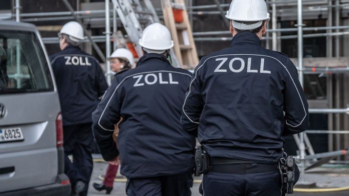 Zoll-Razzia in Neubau der Feuerwehr