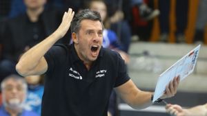 Stuttgarts Trainer Hernandez hadert – es wurde nichts aus dem Titel Foto: Baumann
