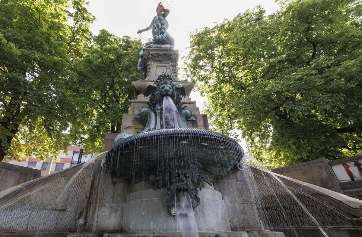 Aus Brunnen – wie diesem am Eugensplatz in Stuttgart – darf Wasser in geringen Mengen entnommen werden. Bei  Trinkbrunnen ist es strenger geregelt. Foto: Lichtgut
