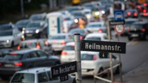 Die Heilmannstraße ist verkehrstechnisch in vielerlei Hinsicht problematisch, was eine Polizeikontrolle am Donnerstag bestätigte. Foto: Lichtgut/Max Kovalenko