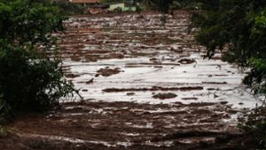 Die Zahl der Toten nach dem Bruch eines Damms für Bergbauschutt in Brasilien steigt weiter an. Foto: dpa