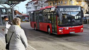 Die Busse der Linie 815 stecken immer wieder in Staus fest. Foto: Malte Klein