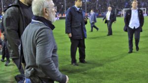 Iwan Savvidis von PAOK Saloniki bei seinem Skandal-Auftritt Foto: InTime Sports/AP