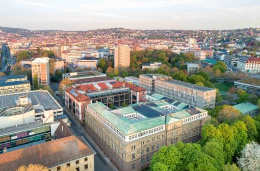 Die Hochschule für Technik am Stadtgarten, im Hintergrund die Liederhalle und das Max-Kade-Hochhaus Foto: HFT/Jürgen Pollak