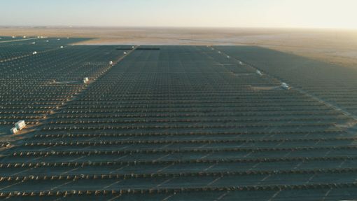 Abertausende Photovoltaik-Module in Hami, einem chinesischen Regierungsbezirk im Uigurischen Autonomen Gebiet Xinjiang. Foto: Imago/NurPhoto