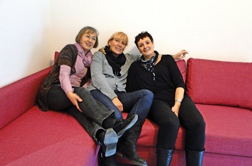 Margot Schmid, Beate Hogh und Gabi Kübler (von links) freuen sich über die neuen Räume. Foto: Waltraud Daniela Engel