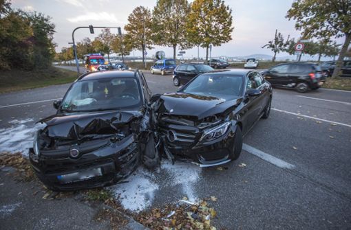 Zwischen einem Mercedes und einem Fiat hat es in Fellbach am Dienstag gekracht. Foto: 7aktuell.de/Simon Adomat