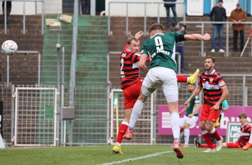 Thomas Gösweiner köpft das 2:0 für den FC 08 Homburg – ziemlich allein gelassen von der VfB-Abwehr. Foto: IMAGO/Fussball-News Saarland/IMAGO