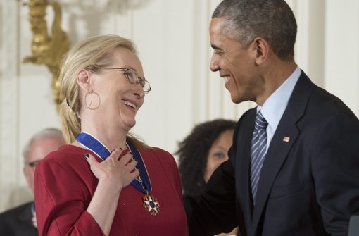 Höchste Ehren für die Meisterin des Films: US-Präsident Barack Obama zeichnet Meryl Streep mit der Medal of Freedom aus. Foto: dpa