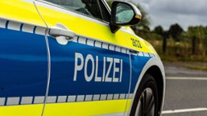 Stuttgart-Vaihingen: Unbekannter Autofahrer fährt Fußgänger an und flüchtet