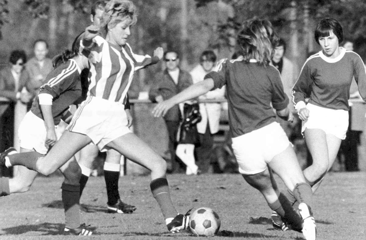Voller Einsatz: Szene aus der Partie Bayern München gegen Olching in der Saison 1970/71.