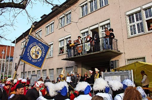Narren an die Macht: Die KG Blau-Weiß Stuttgart und der Karnevalsclub Stuttgarter Rössle   wollen  am Samstag das  Rathaus-Zepter übernehmen. Foto: Archiv Torsten Ströbele
