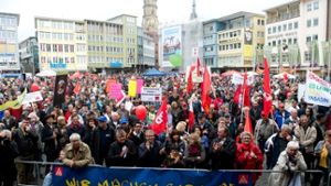 Demonstration auf dem Stuttgarter Marktplatz. Foto: dpa