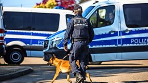 Polizeihund beißt aggressiven 22-Jährigen in die Wade