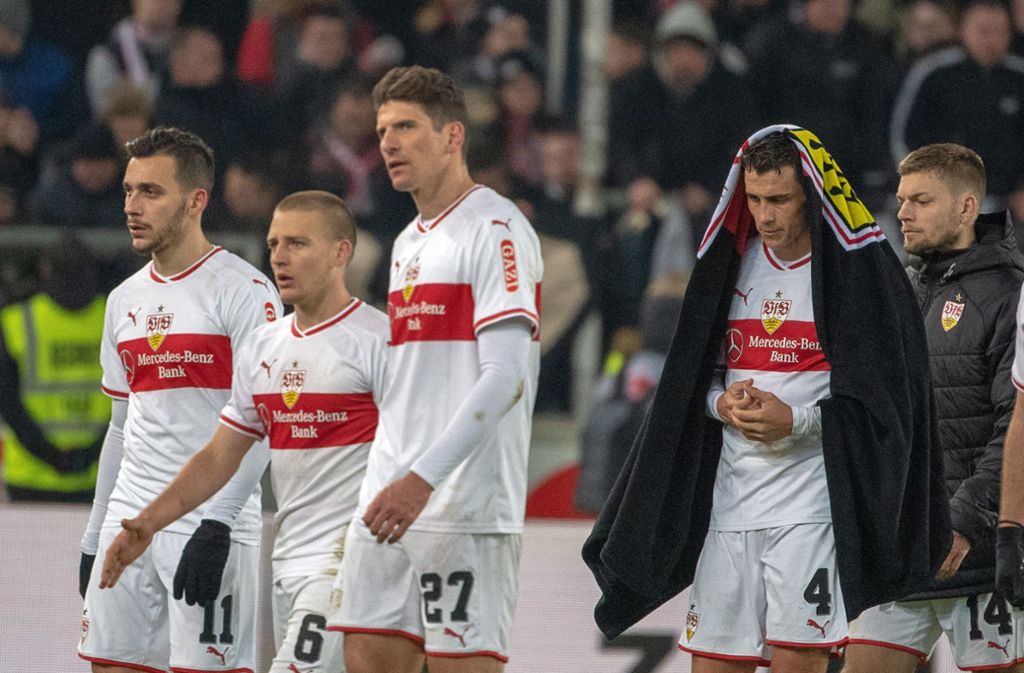 Enttäuschung bei den Spielern des VfB Stuttgart nach dem 2:3 gegen den 1. FSV Mainz 05. Foto: dpa