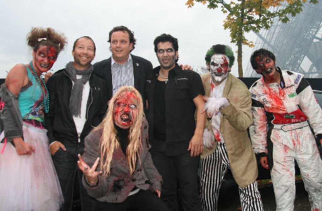 Die Hauptfiguren der Terenzi Horror Nights zusammen mit Europa-Park-Geschäftsführer Michael Mack.