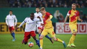 HSV siegt im Elfmeterschießen gegen Karlsruhe