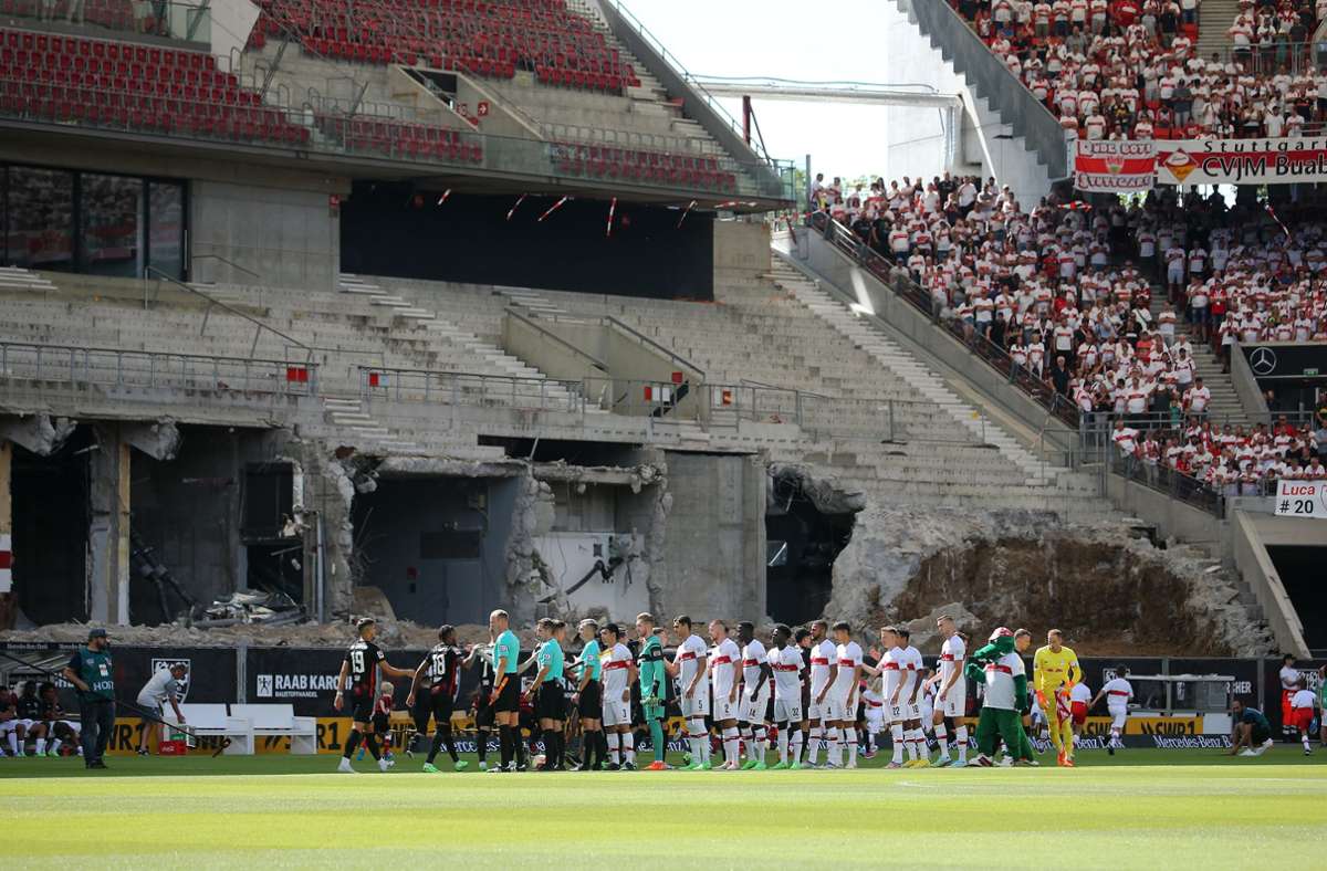 Die Heimspielstätte des VfB Stuttgart ist noch für längere Zeit eine Baustelle. Foto: Baumann