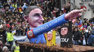Die Karnevalisten nehmen sich die Ereignisse von Thüringen zum Thema. Foto: AP