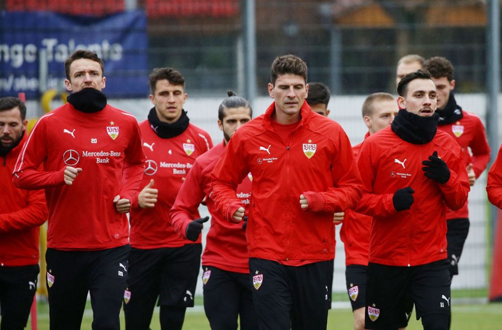 Nach dem 1:0-Erfolg gegen den FC Augsburg geht das Training für die Profis des VfB Stuttgart weiter.