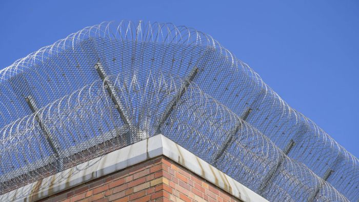 Cannabis über Gefängnismauer geworfen – Festnahmen