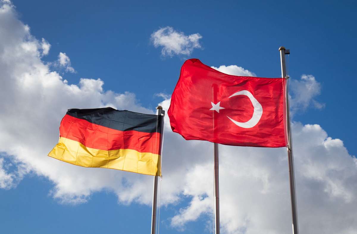 Auch türkische Wahlberechtigte in Deutschland sind zur  Stimmabgabe aufgerufen. Am Sonntag ist die Stichwahl in der Türkei. (Symbolbild) Foto: dpa/Christian Charisius