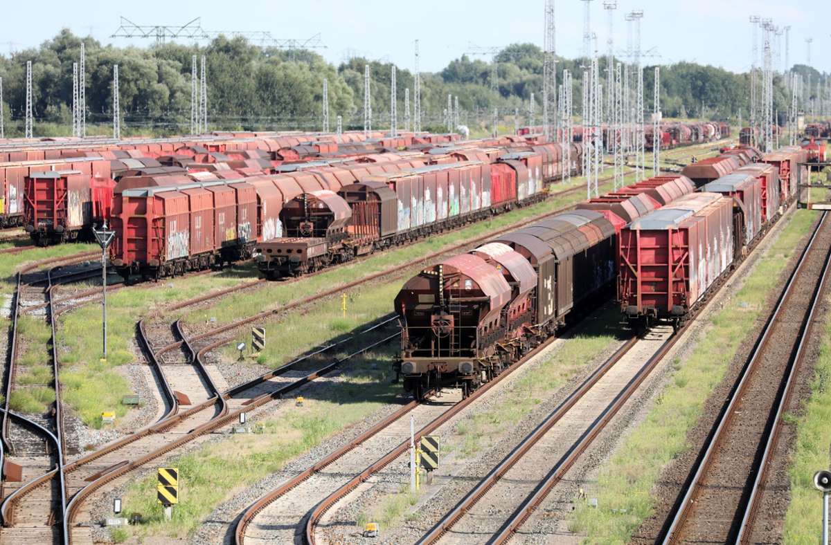Die Lokführergewerkschaft GDL hat ihre Mitglieder  zum Streik aufgerufen – der Güterverkehr soll beginnen. Foto: dpa/Bernd Wüstneck