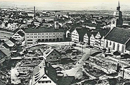 Böblingen um 1952: Das Schloss in Trümmern, das neue Rathaus stand bereits. Foto: Stadtarchiv BB
