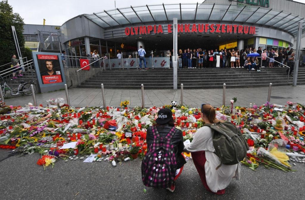 Nach dem Amoklauf in München mit neun Toten und zahlreichen Verletzten werden immer mehr Details über den Täter bekannt. Foto: dpa