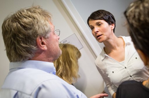 Rivalen an der Parteispitze: Frauke Petry und Jörg Meuthen liefern sich einen offenen Machtkampf – und trafen in Stuttgart direkt aufeinander. Foto: dpa