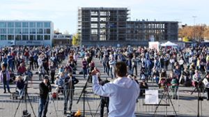 In Karlsruhe (im Bild), Lörrach, Freiburg und Waldshut fanden „Querdenker“-Demos statt. Foto: dpa/Uli Deck