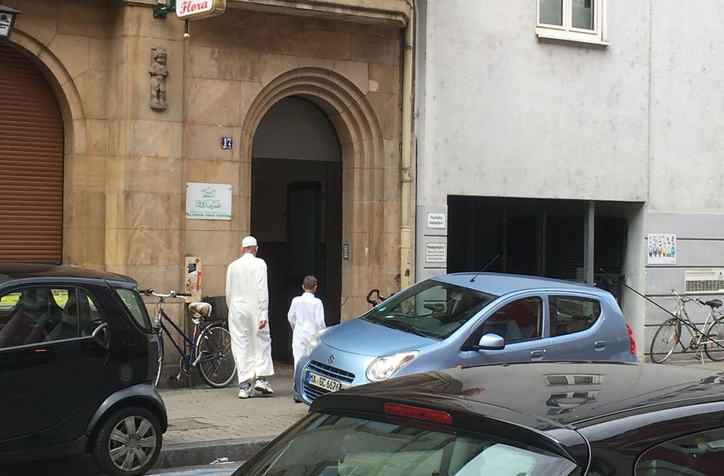 Der heutige Eingang zur Omar-Al-Faruq-Moschee in Mannheim Foto: StN