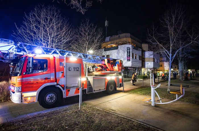 Brand in Hotel in Stuttgart-Giebel: Hotelgast soll Sofa angezündet haben