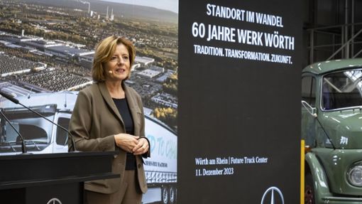 Ministerpräsidentin Malu Dreyer würdigt Mercedes-Benz Werk in Wörth – das ist eine Erfolgsgeschichte. Foto: Daimler Truck AG