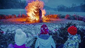 Das Christbaumfeuer ist eine spektakuläre Angelegenheit. Foto: Gottfried Stoppel