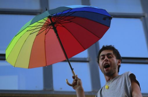 Ein Teilnehmer einer LGBTQ-Demonstration in Istanbul im Jahr 2018. In den vergangenen Jahren geht die türkische Polizei wiederholt gegen solche Veranstaltungen vor. Foto: dpa/Emrah Gurel