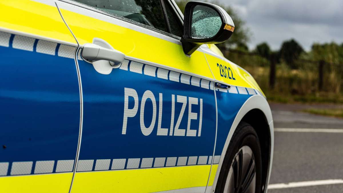 30-Jährige tritt Polizist in Backnang: Frau mit Schaum vor dem Mund wird aggressiv