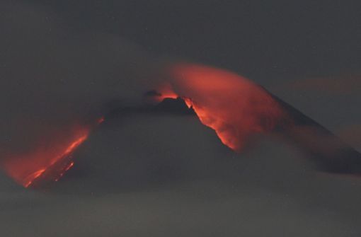 Gunung Merapi Indonesia meletus menjadi guguran awan panas Kamis malam Foto: dpa/Ranto Kresek